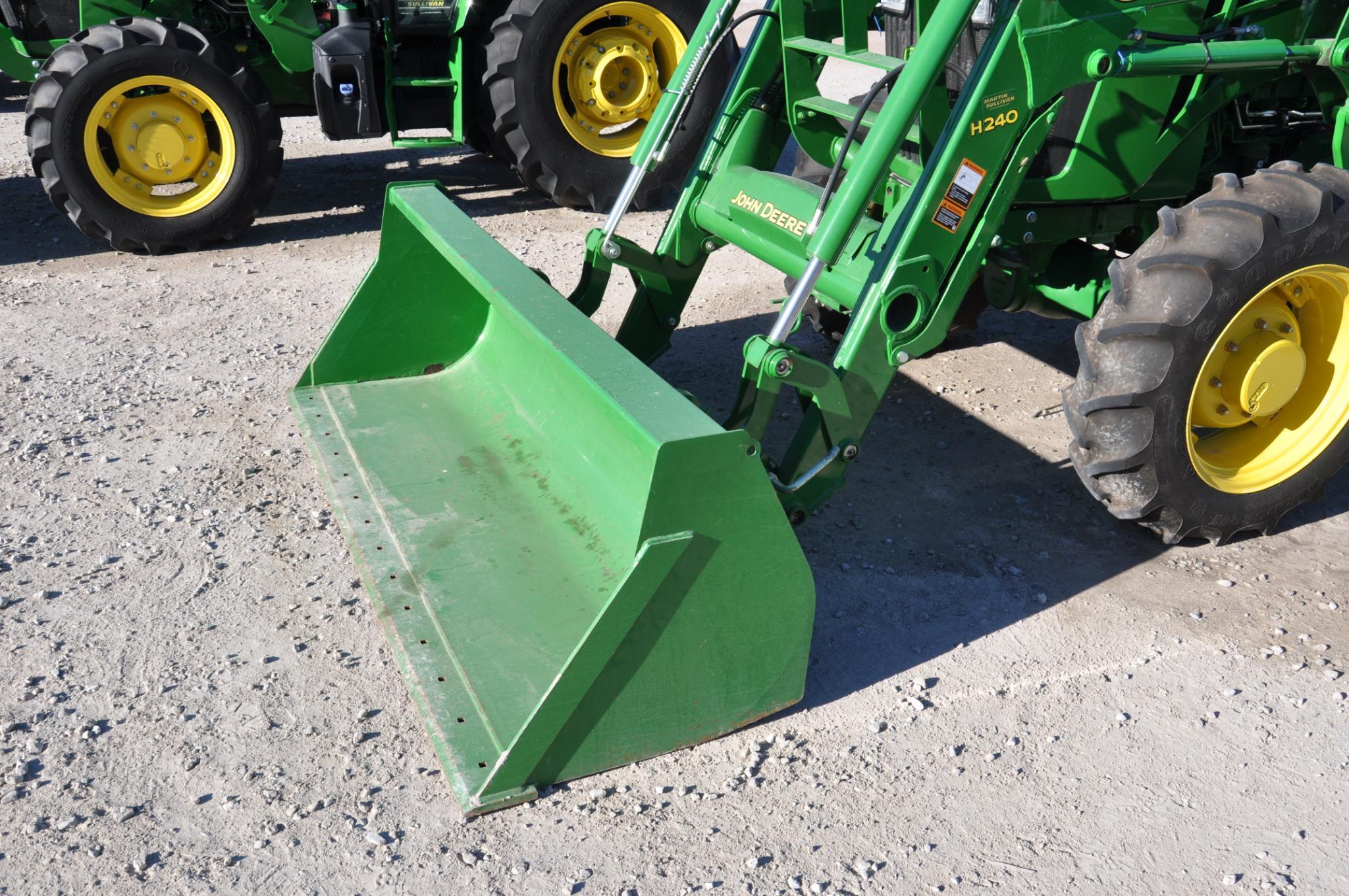 2014 John Deere 5085E MFWD tractor w/loader