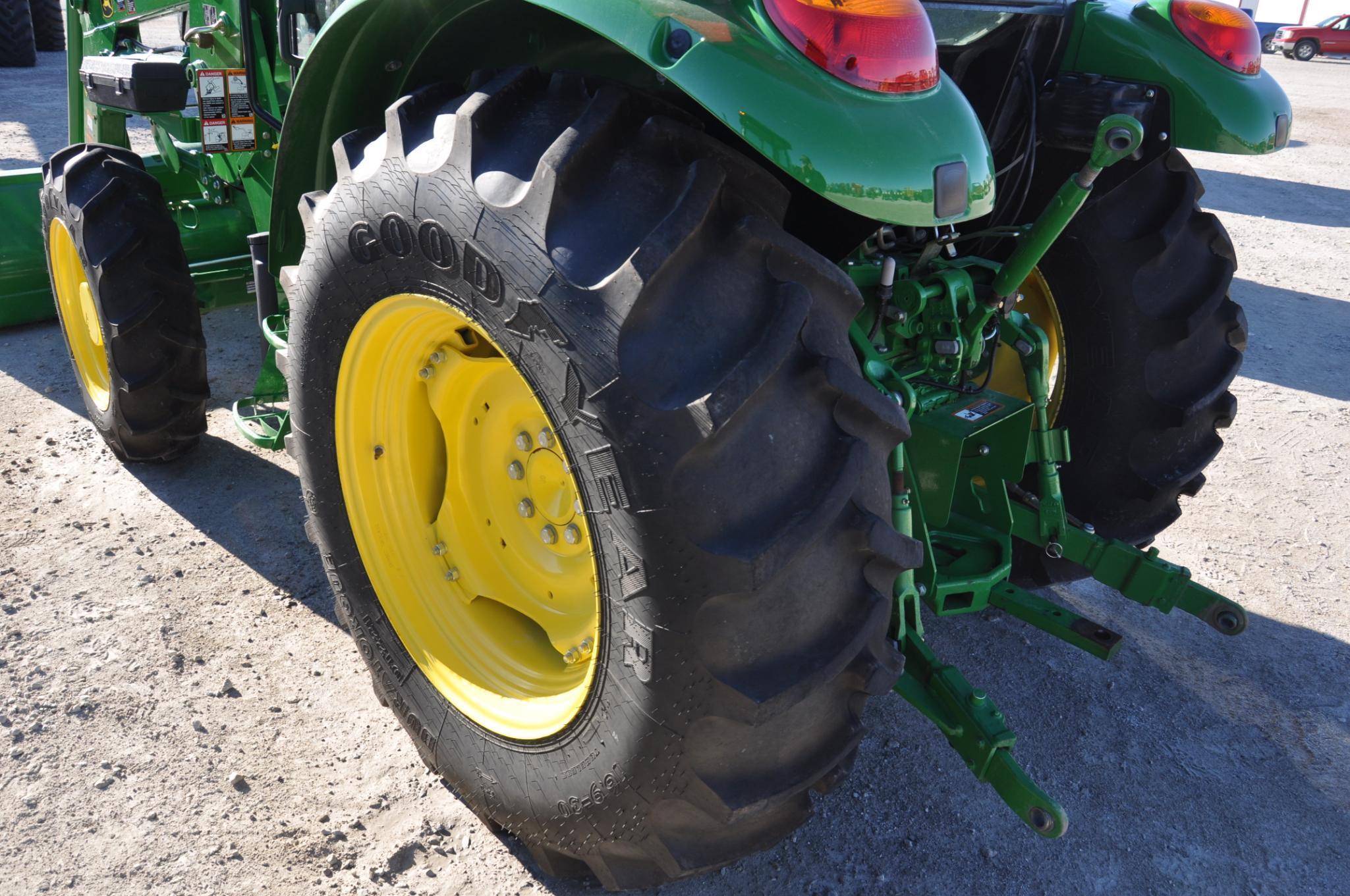 2014 John Deere 5085E MFWD tractor w/loader
