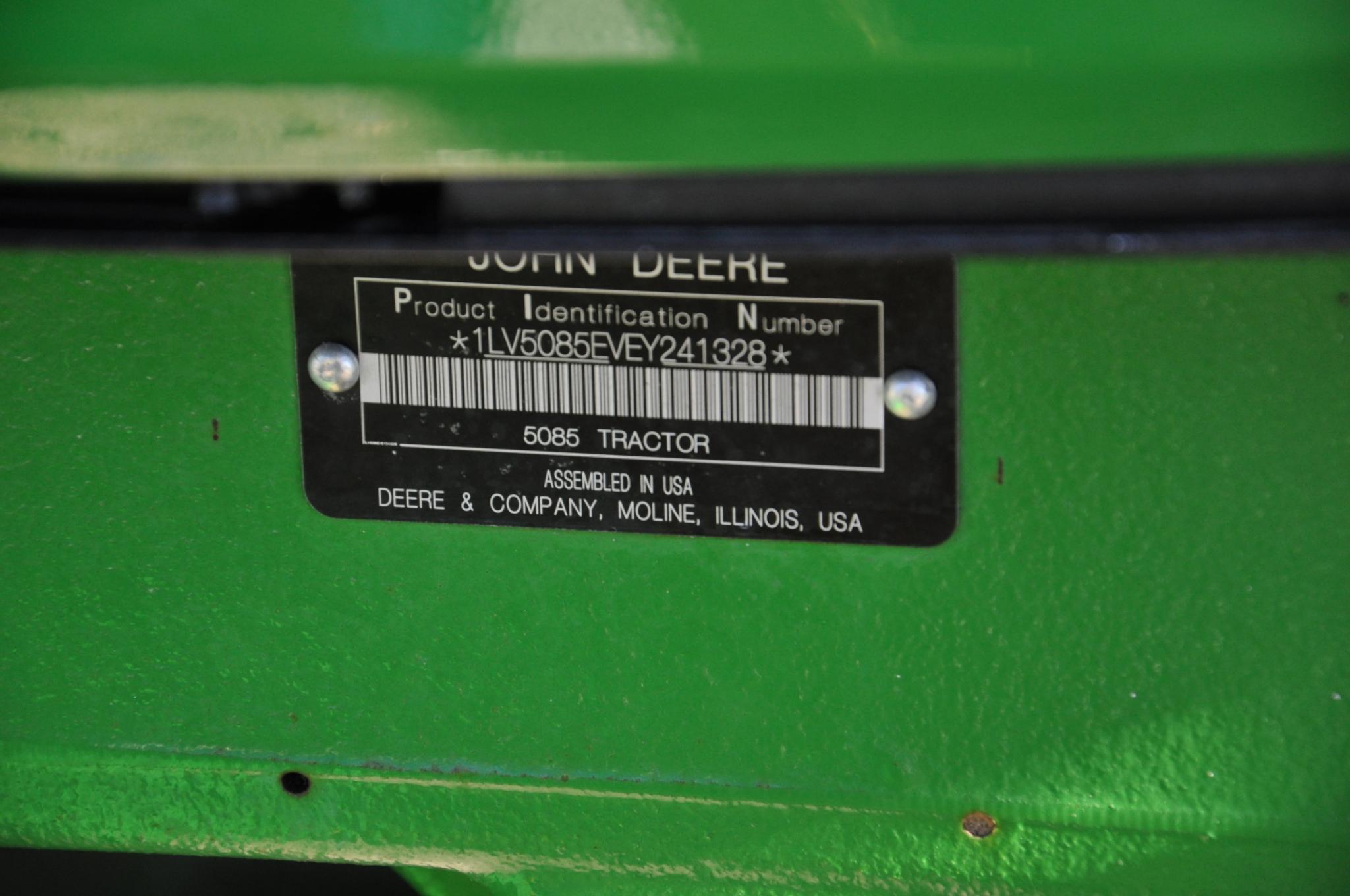 2014 John Deere 5085E MFWD tractor w/loader