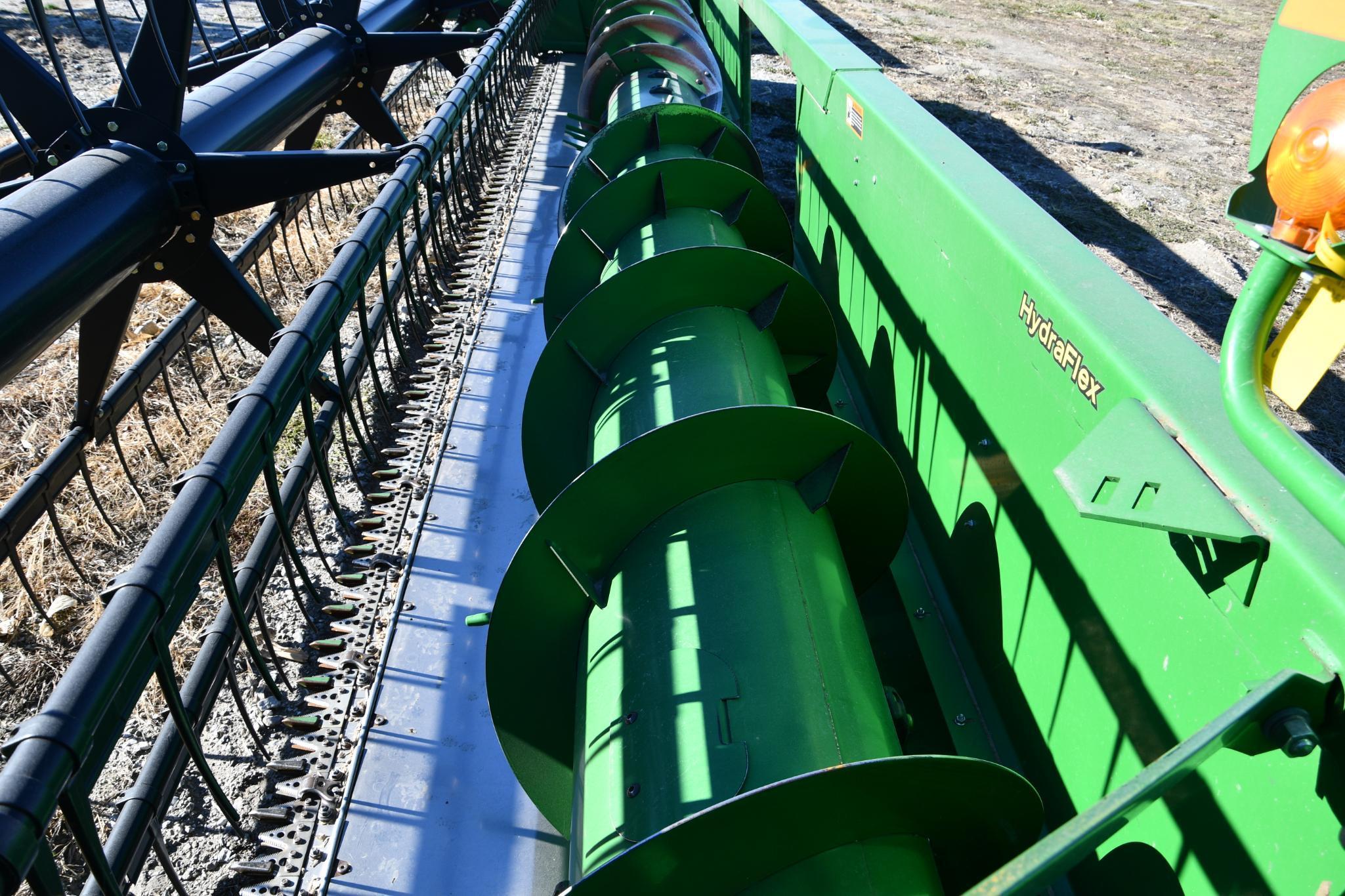 John Deere 625F 25' HydraFlex platform