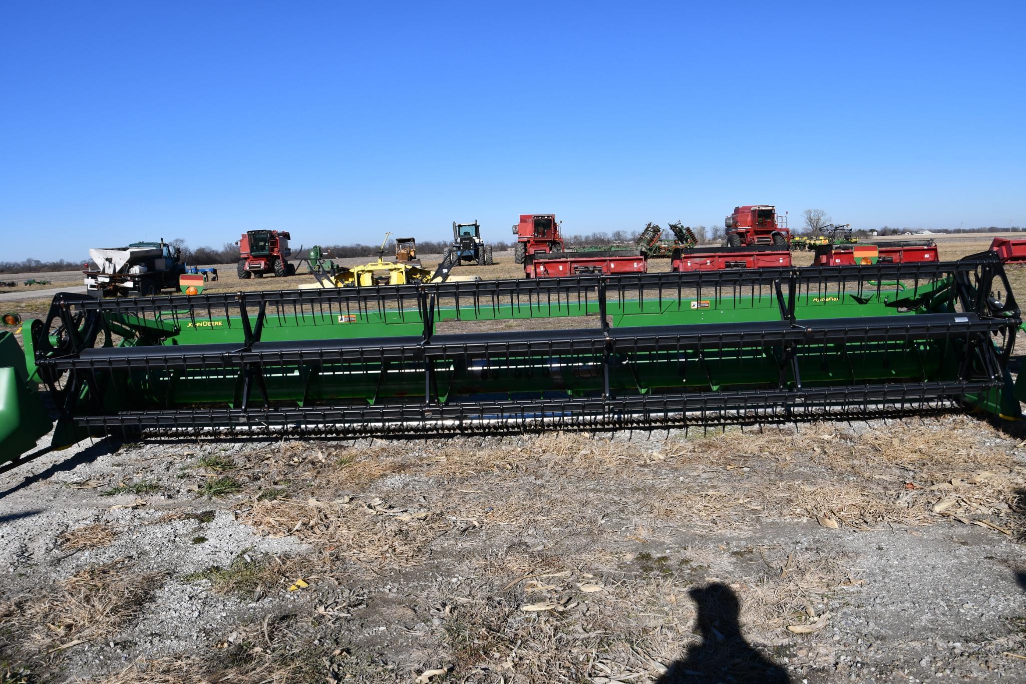 John Deere 625F 25' HydraFlex platform
