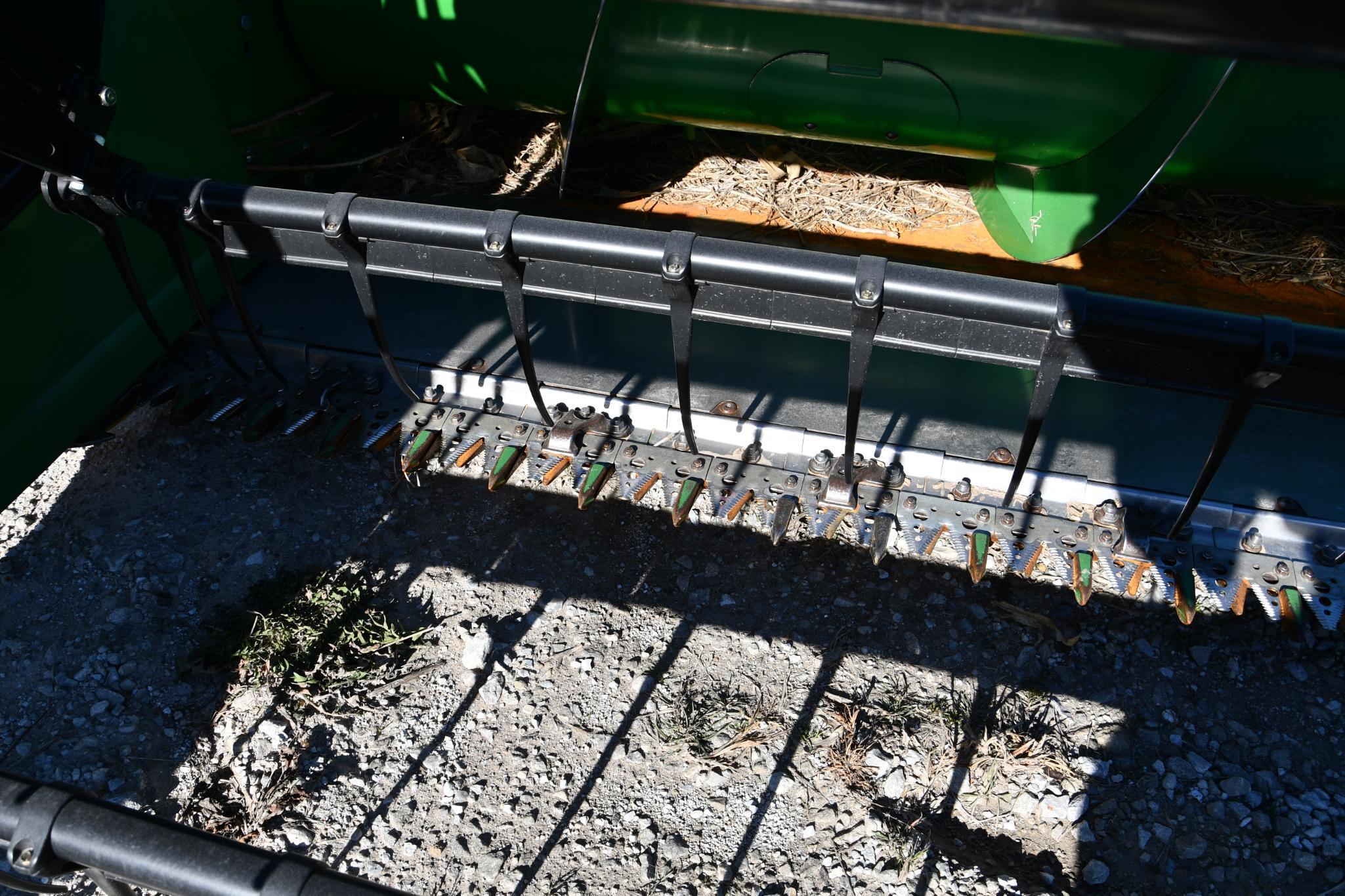 John Deere 625F 25' HydraFlex platform