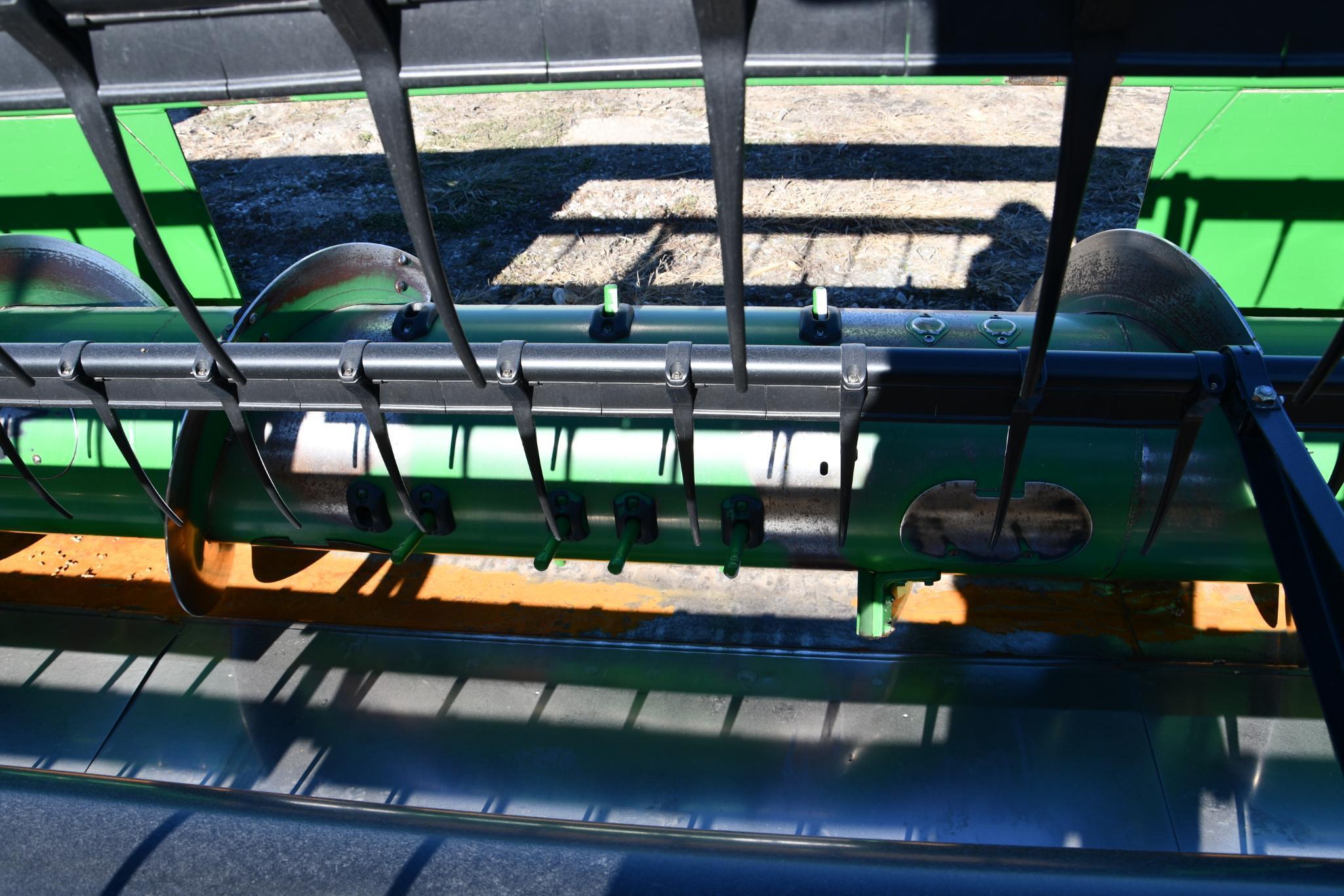 John Deere 625F 25' HydraFlex platform