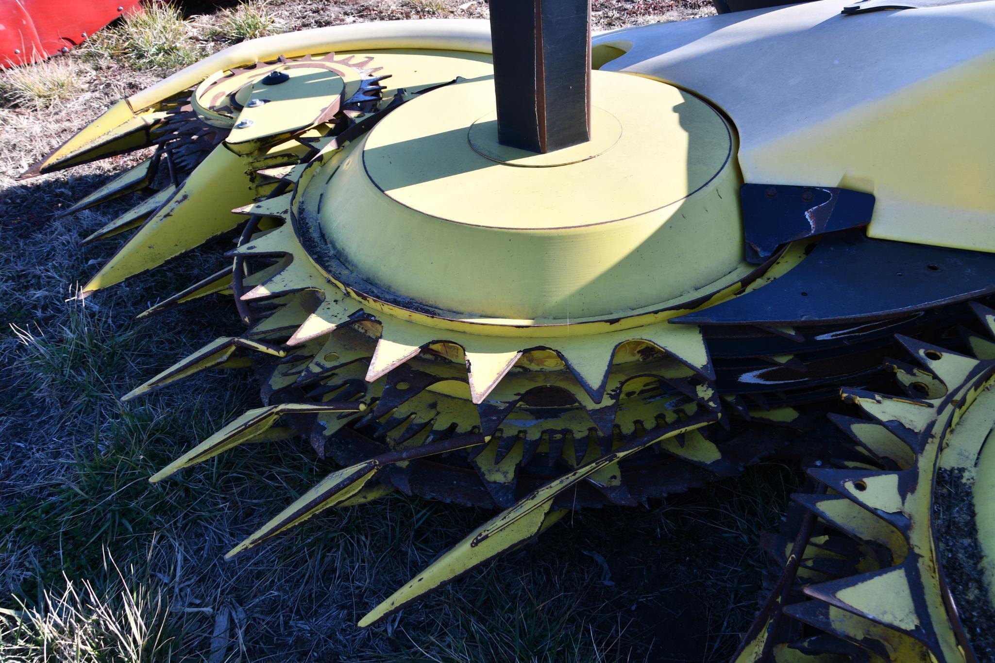2011 John Deere 770 SPFH 10 row rotary silage head