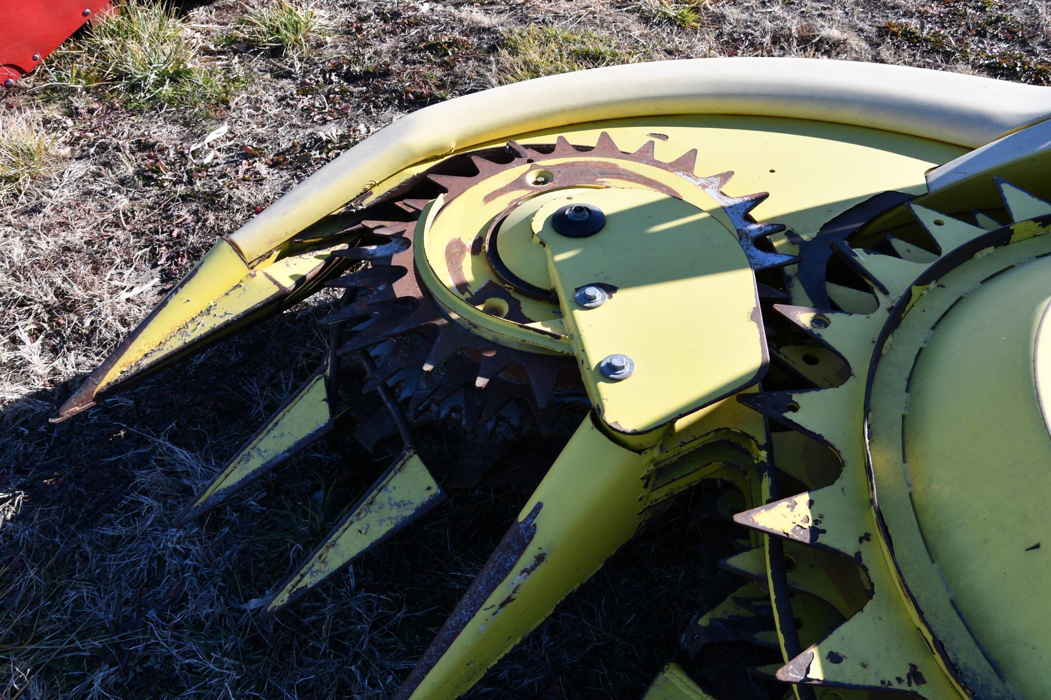 2011 John Deere 770 SPFH 10 row rotary silage head