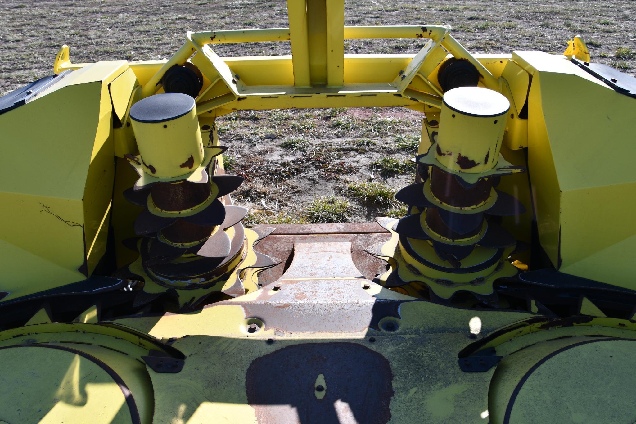 2011 John Deere 770 SPFH 10 row rotary silage head