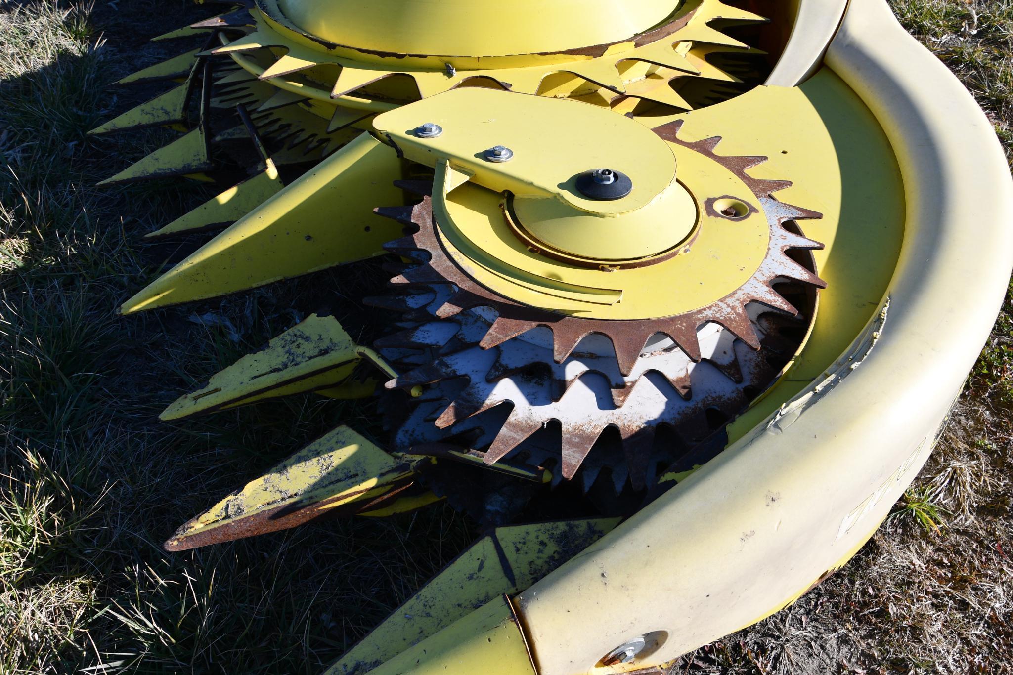 2011 John Deere 770 SPFH 10 row rotary silage head
