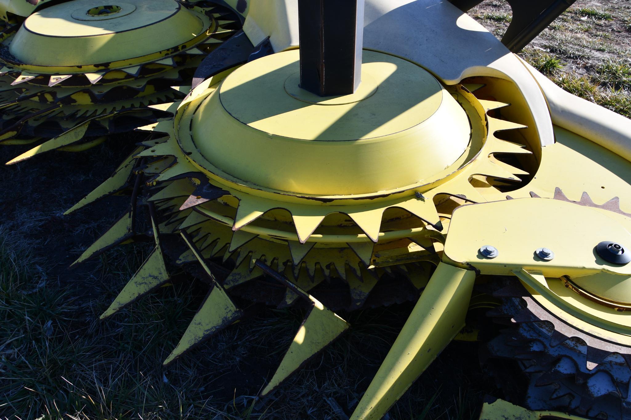 2011 John Deere 770 SPFH 10 row rotary silage head