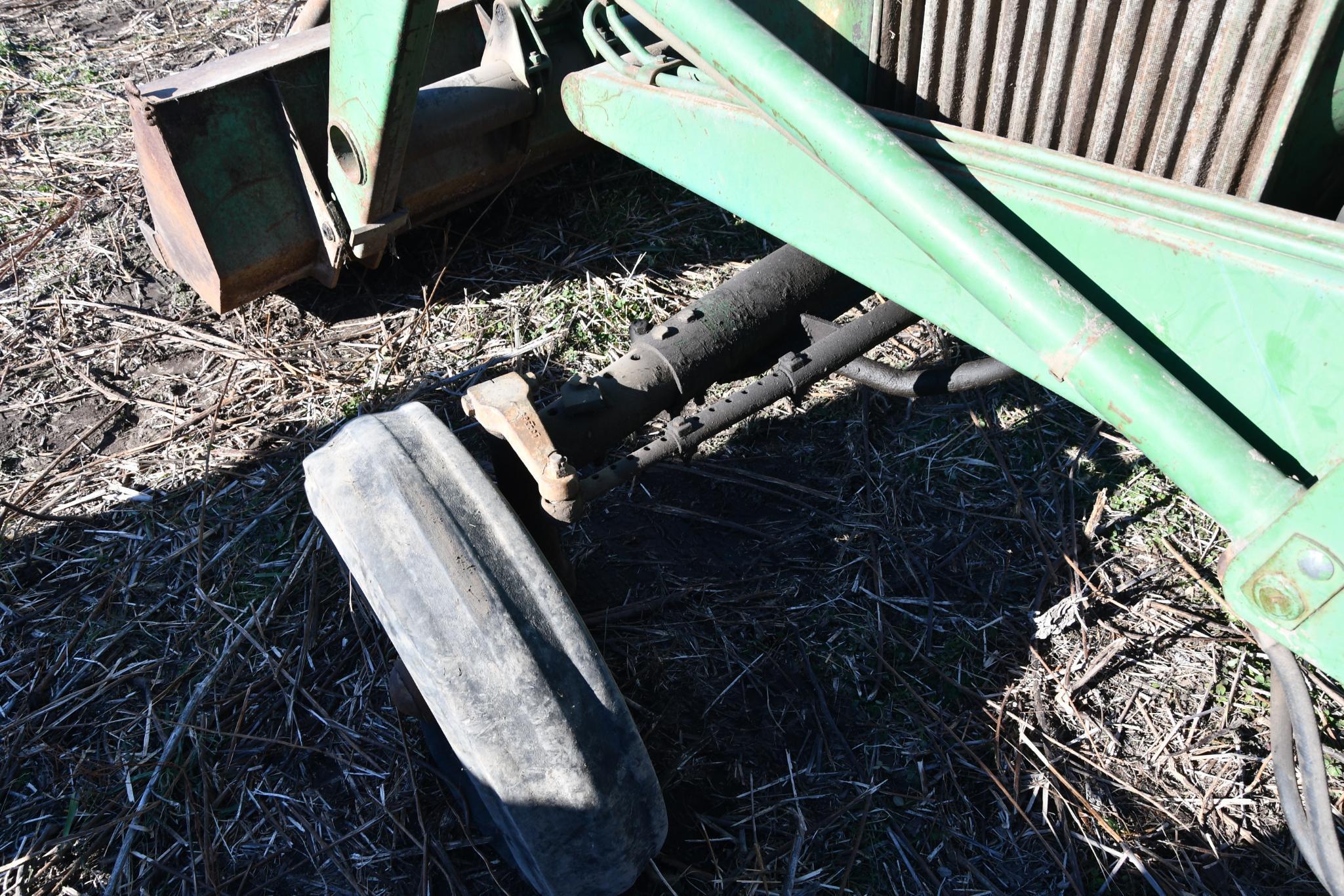 John Deere 3010 wide front 2wd tractor