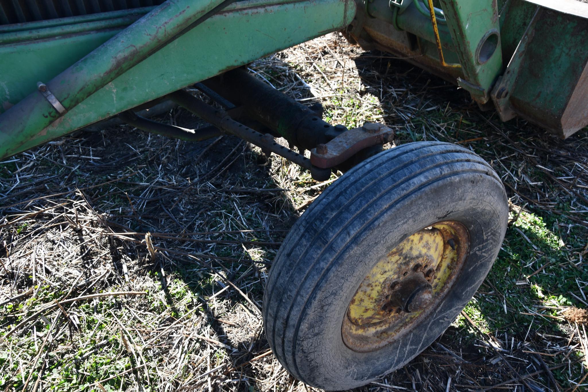 John Deere 3010 wide front 2wd tractor