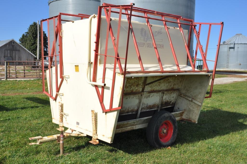 Apache CF8A150 portable cattle self-creep feeder