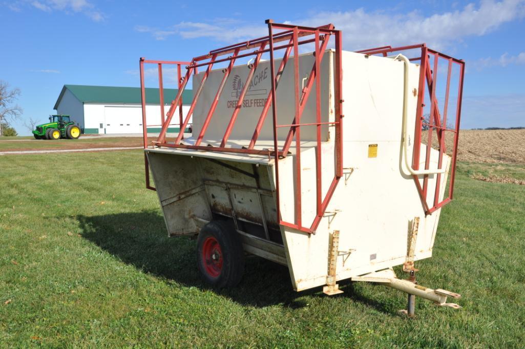 Apache CF8A150 portable cattle self-creep feeder
