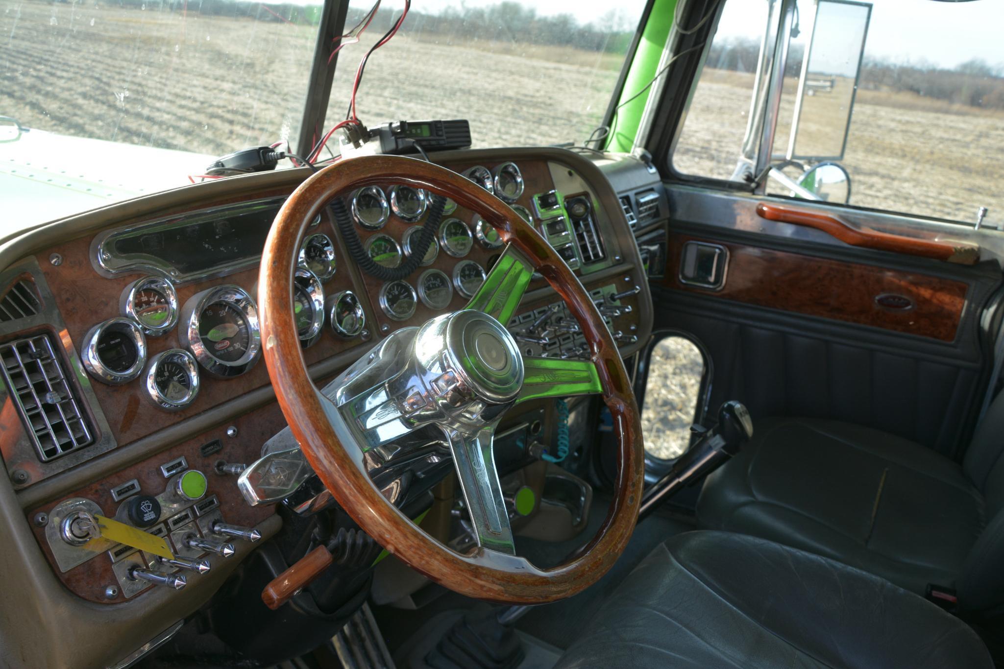2003 Peterbilt 379 semi