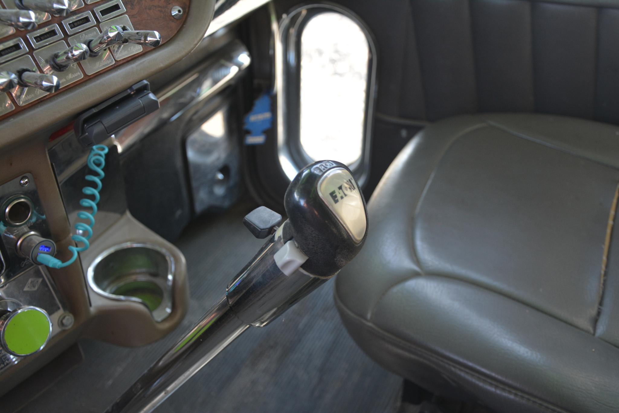 2003 Peterbilt 379 semi