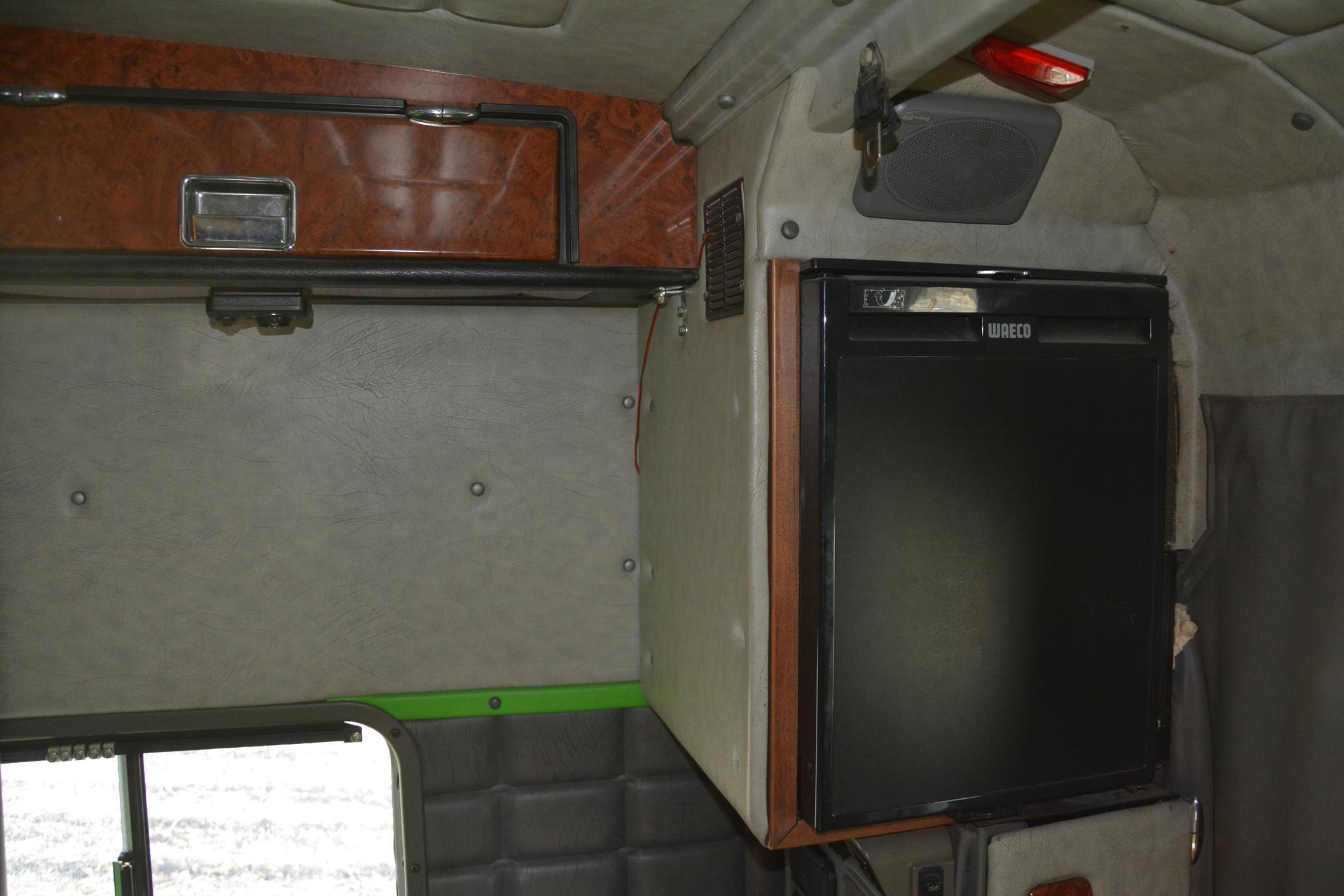 2003 Peterbilt 379 semi