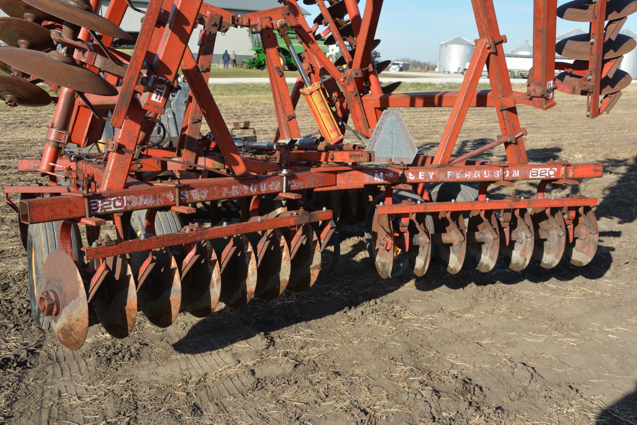Massey Ferguson 820 34' disk