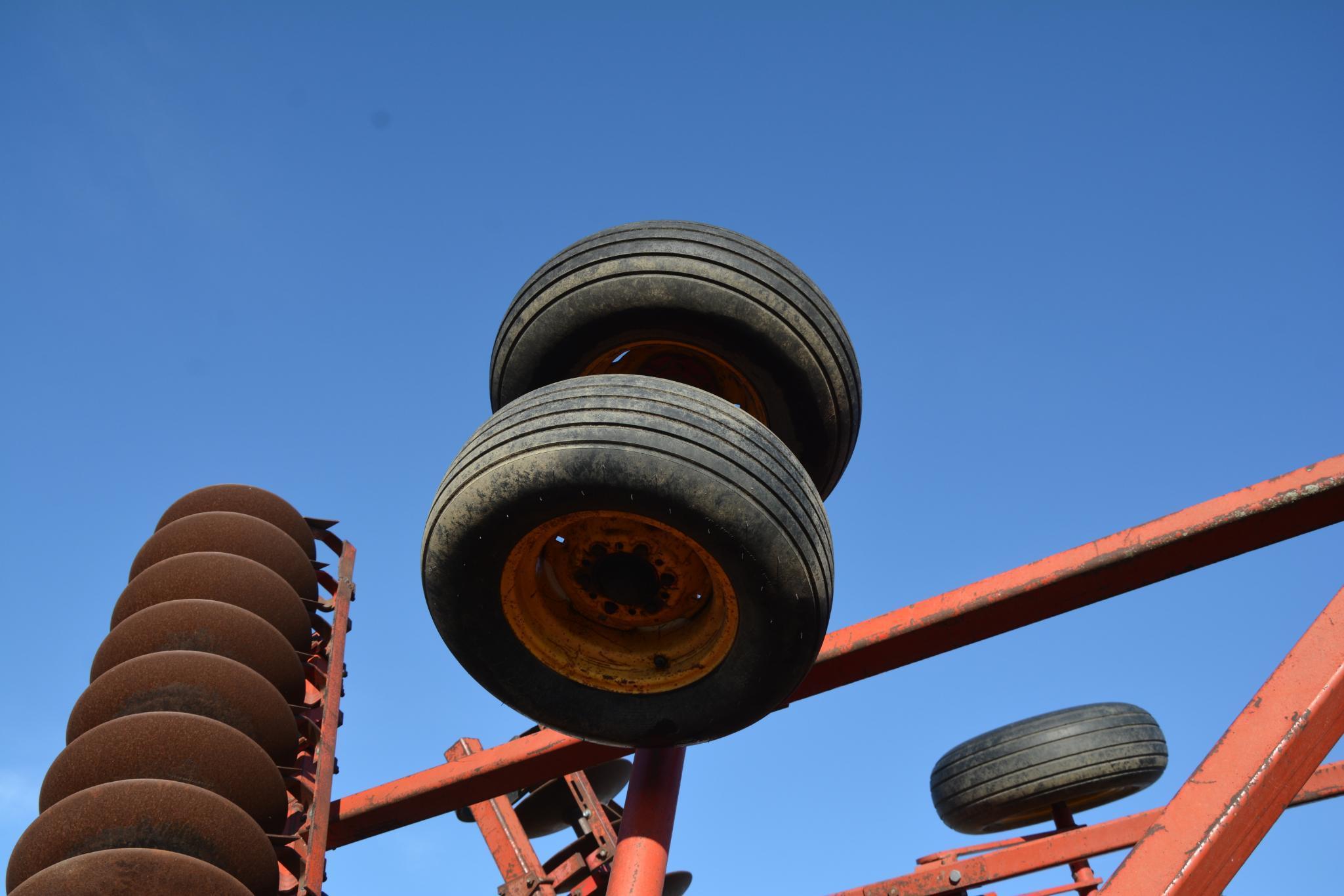 Massey Ferguson 820 34' disk