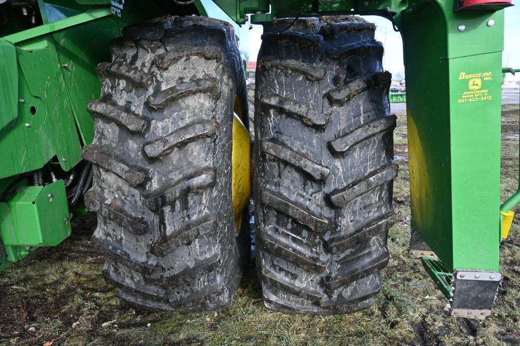 2012 John Deere S680 4wd combine