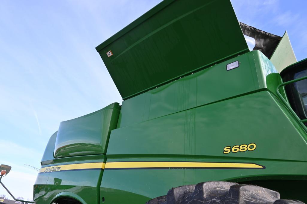 2012 John Deere S680 4wd combine