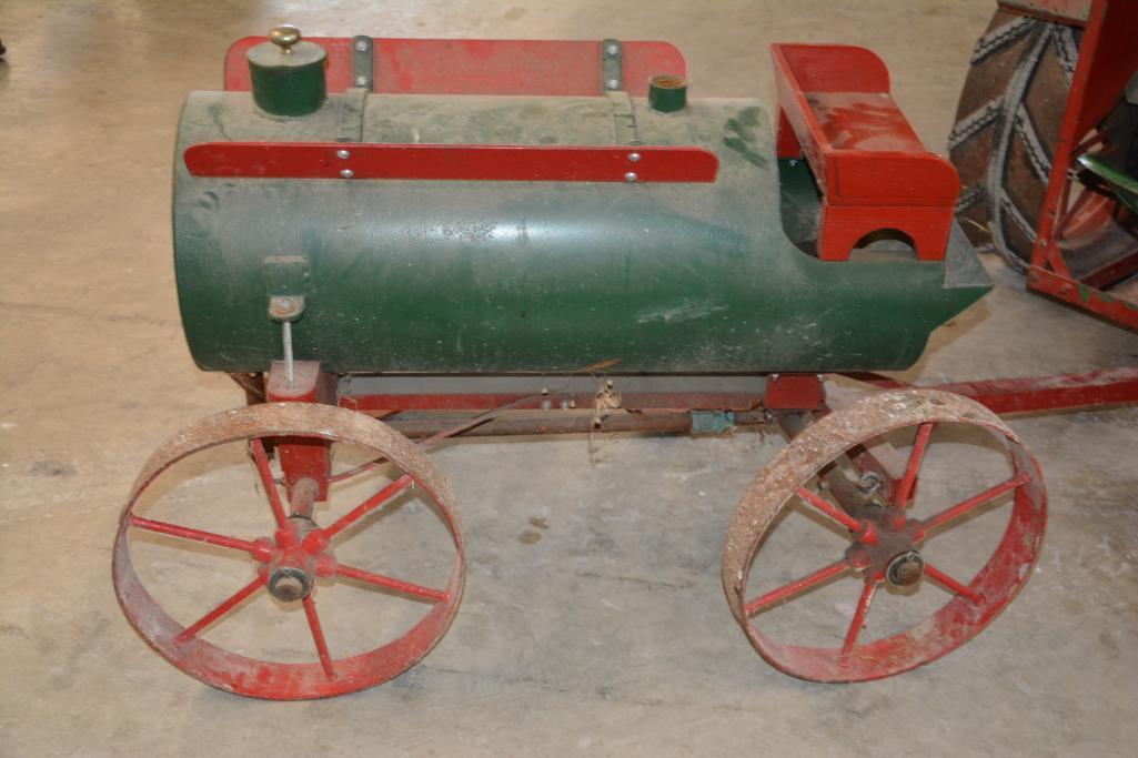 Avery miniature steam engine with water tank