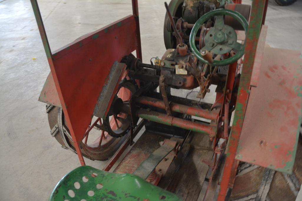 Avery miniature steam engine with water tank