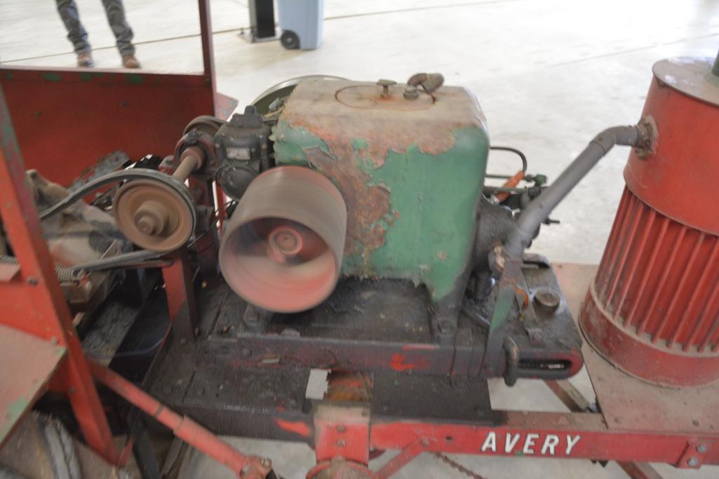 Avery miniature steam engine with water tank