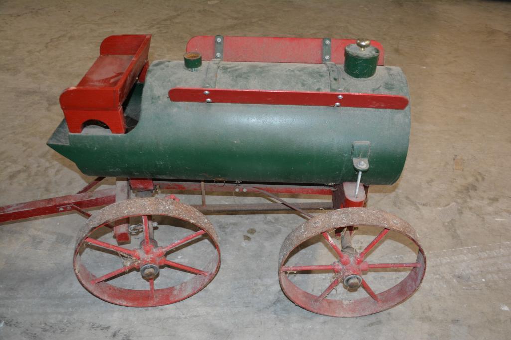 Avery miniature steam engine with water tank