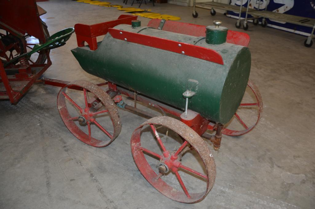 Avery miniature steam engine with water tank