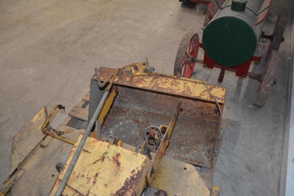 Struck miniature ride on youth dozer