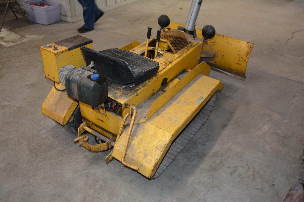 Struck miniature ride on youth dozer