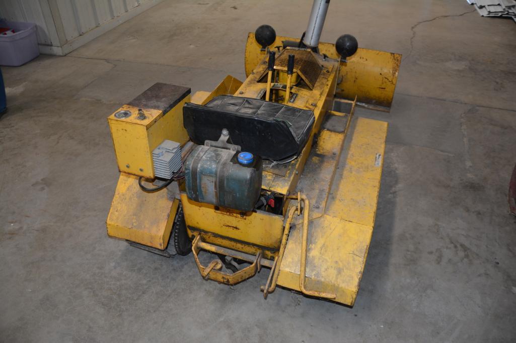 Struck miniature ride on youth dozer