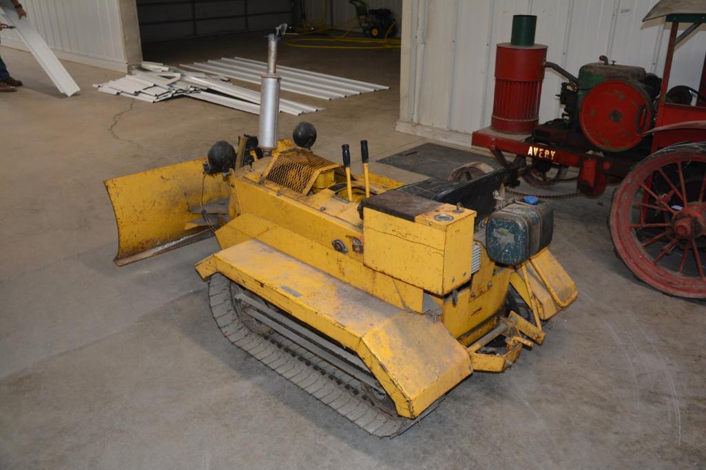 Struck miniature ride on youth dozer