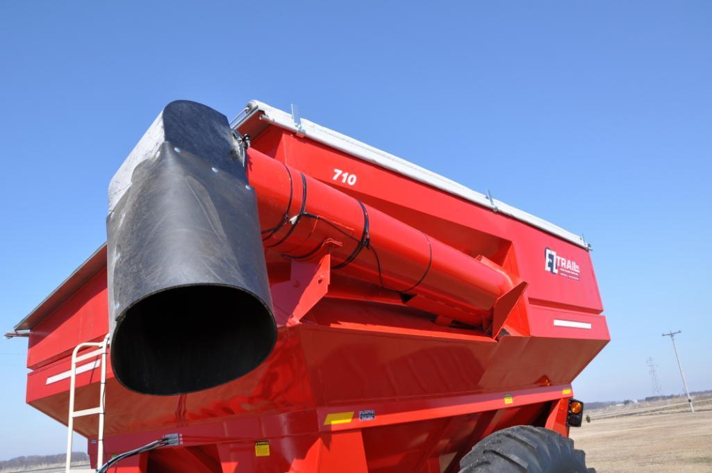 2019 EZ Trail 710 grain cart