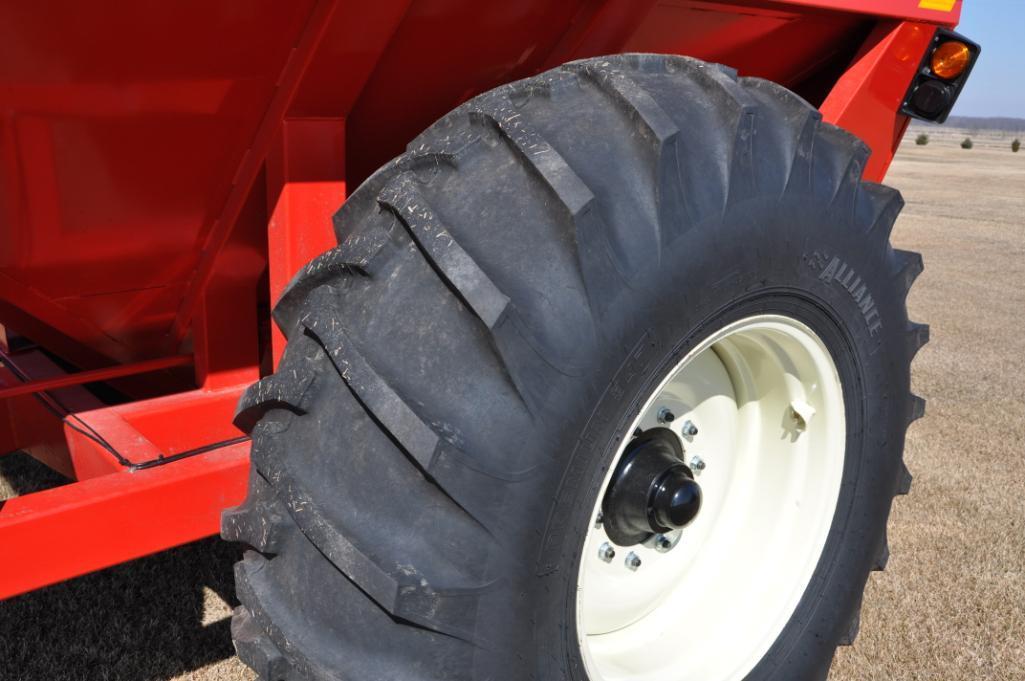 2019 EZ Trail 710 grain cart