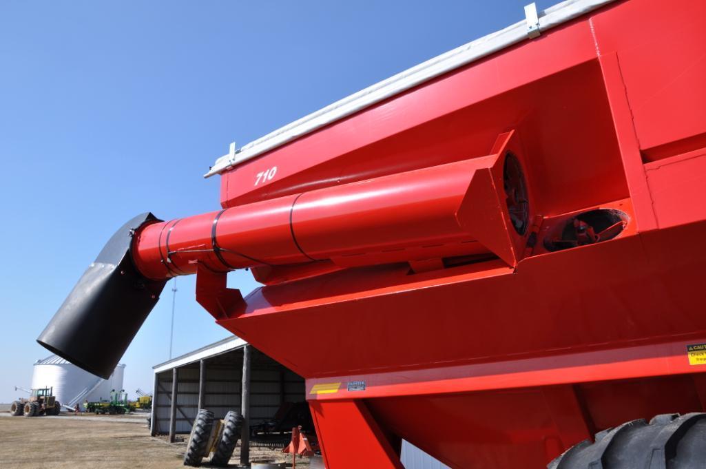2019 EZ Trail 710 grain cart