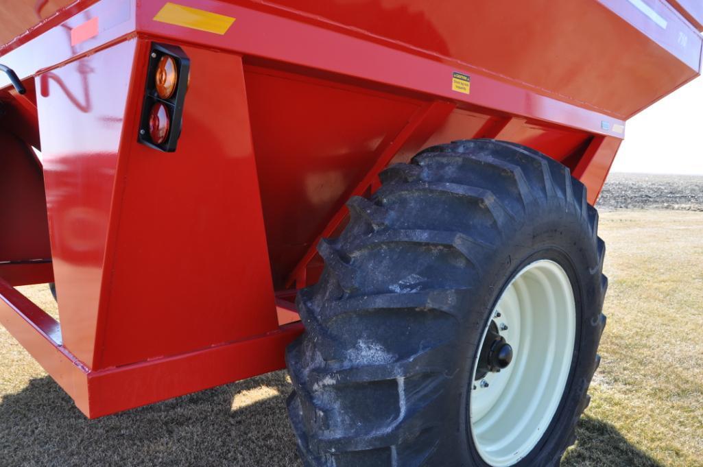 2019 EZ Trail 710 grain cart