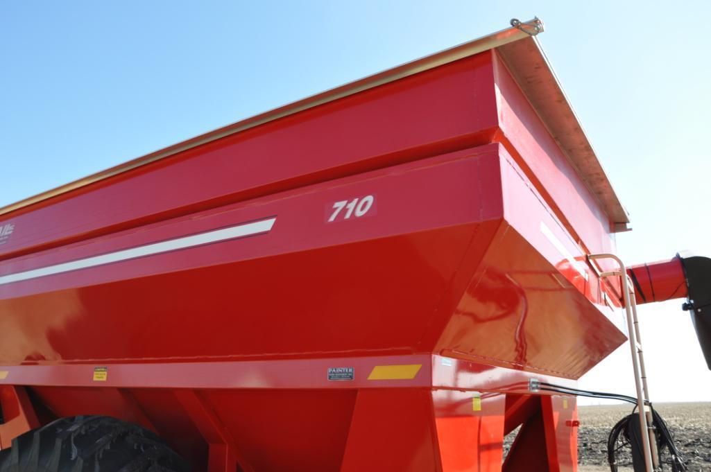 2019 EZ Trail 710 grain cart