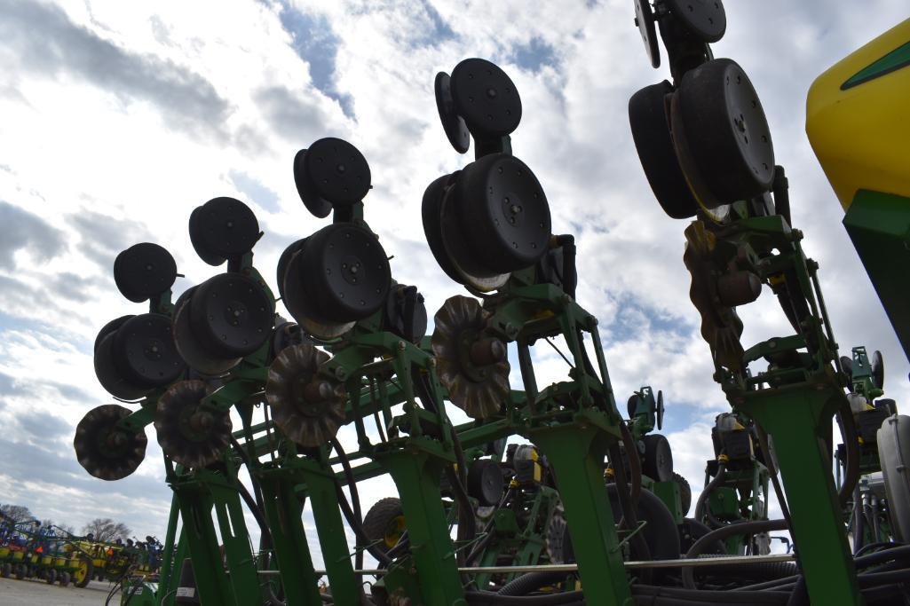 2008 John Deere 1790 CCS 16/31 planter