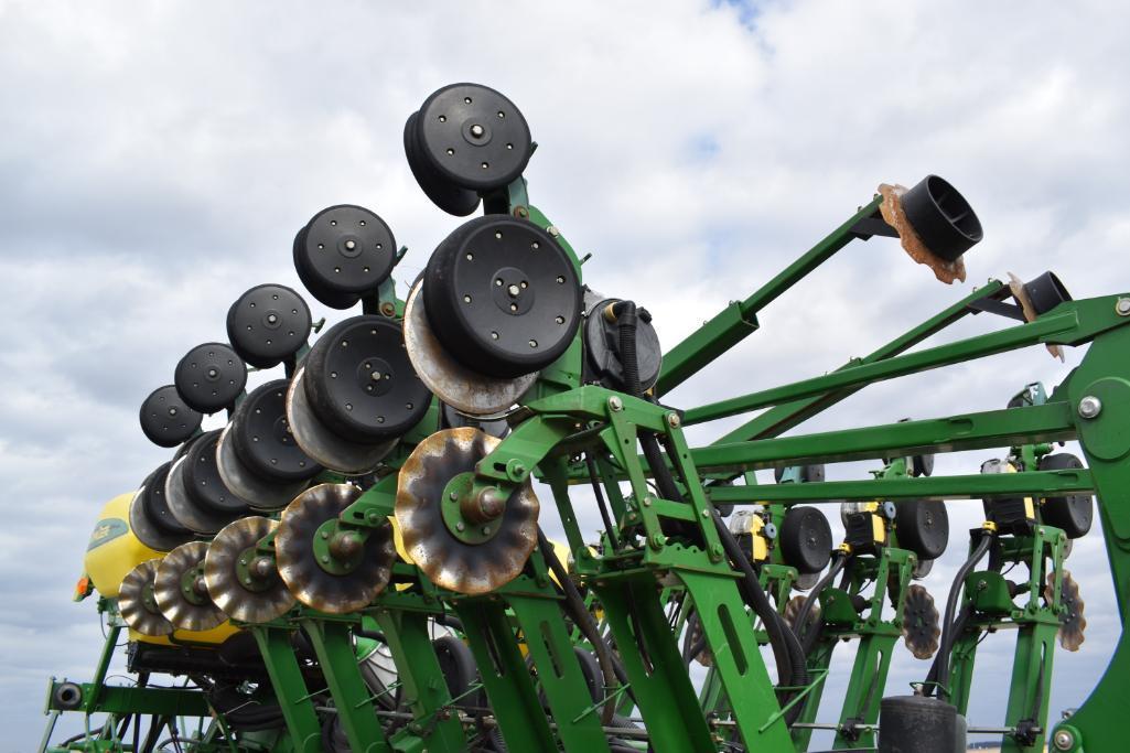 2008 John Deere 1790 CCS 16/31 planter