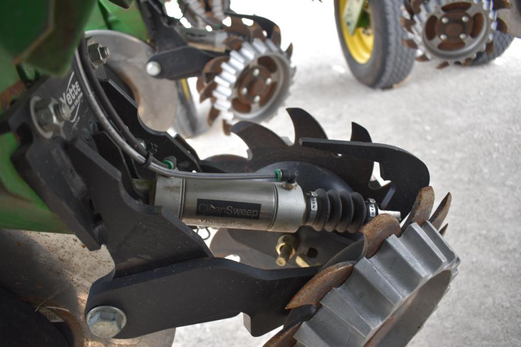 2008 John Deere 1790 CCS 16/31 planter