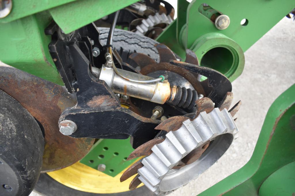 2008 John Deere 1790 CCS 16/31 planter