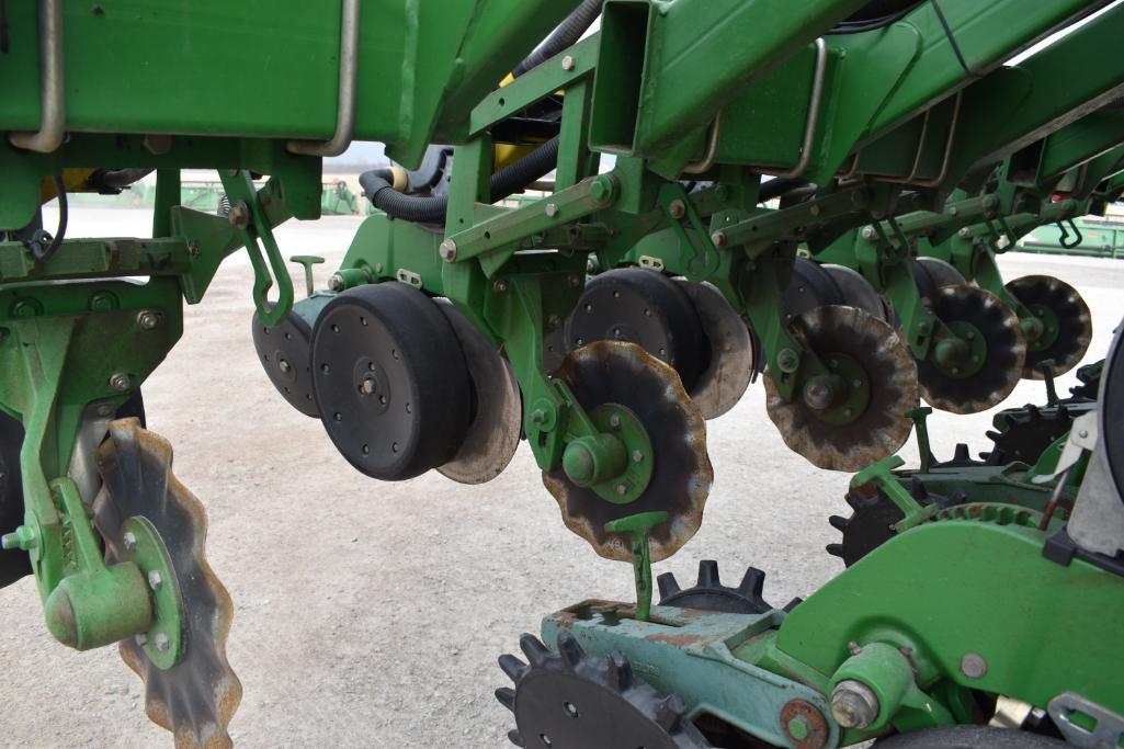 2008 John Deere 1790 CCS 16/31 planter