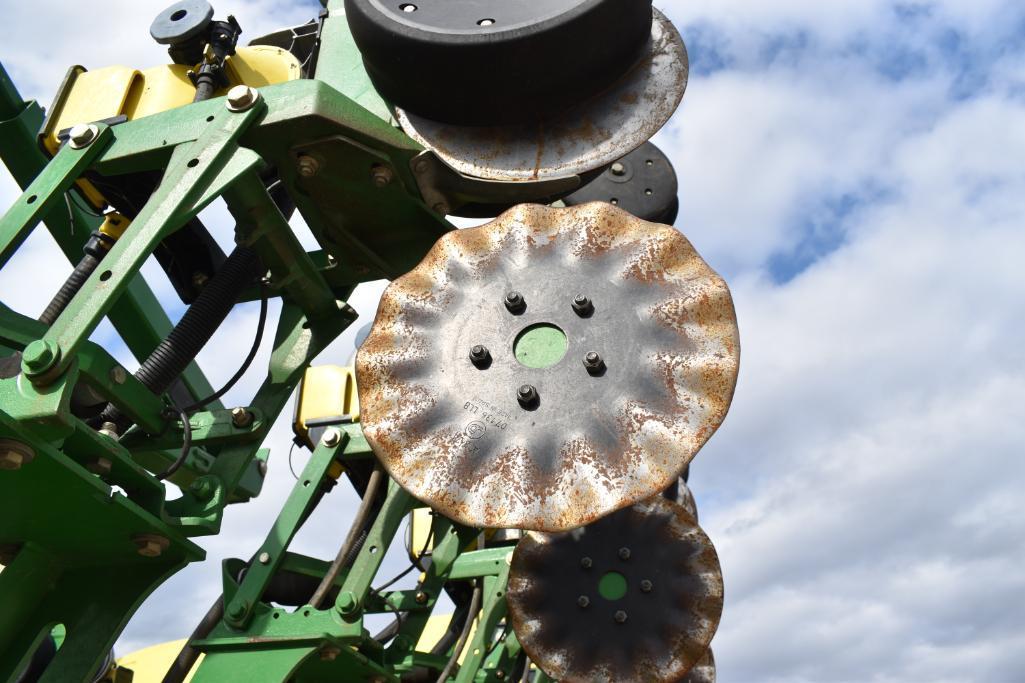 2008 John Deere 1790 CCS 16/31 planter