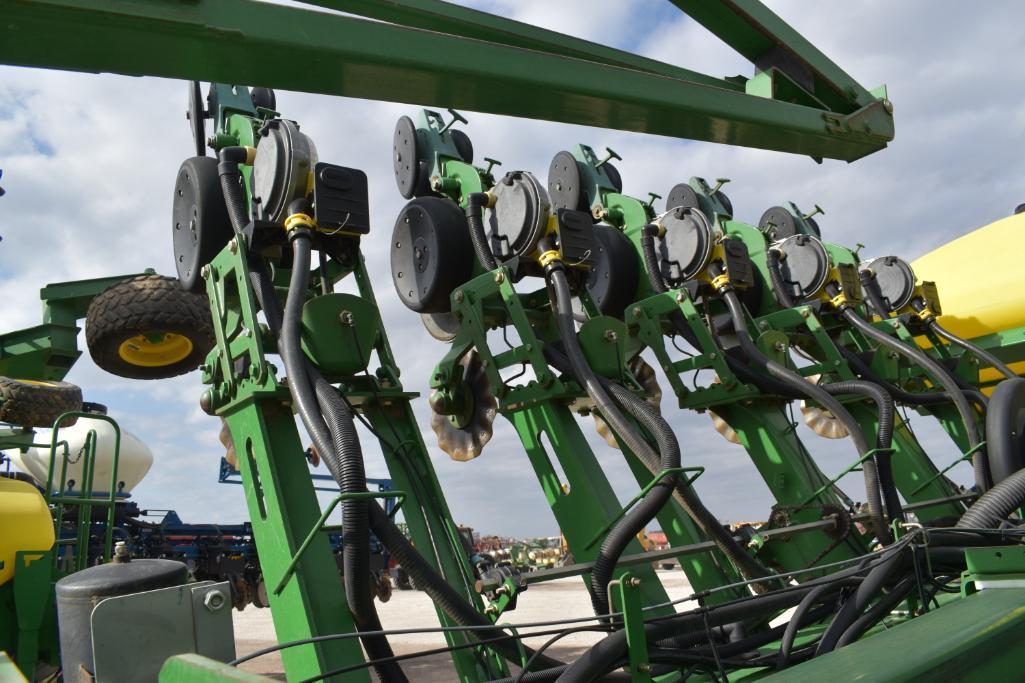 2008 John Deere 1790 CCS 16/31 planter