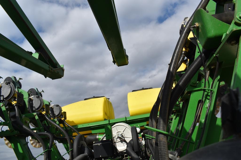 2008 John Deere 1790 CCS 16/31 planter