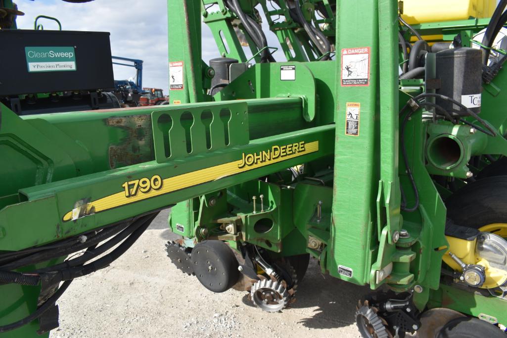 2008 John Deere 1790 CCS 16/31 planter