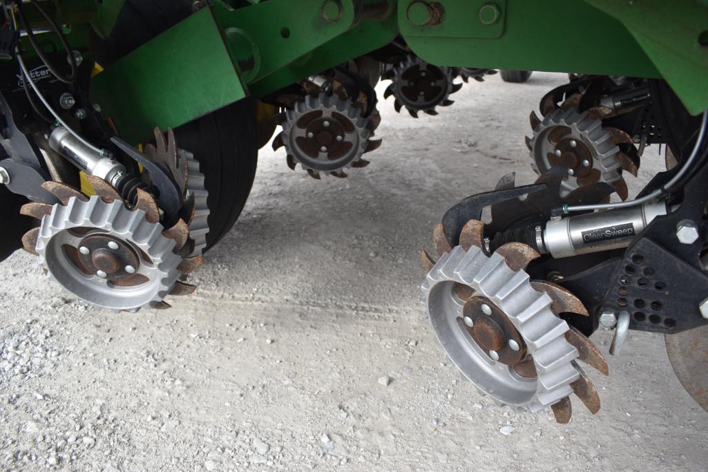 2008 John Deere 1790 CCS 16/31 planter