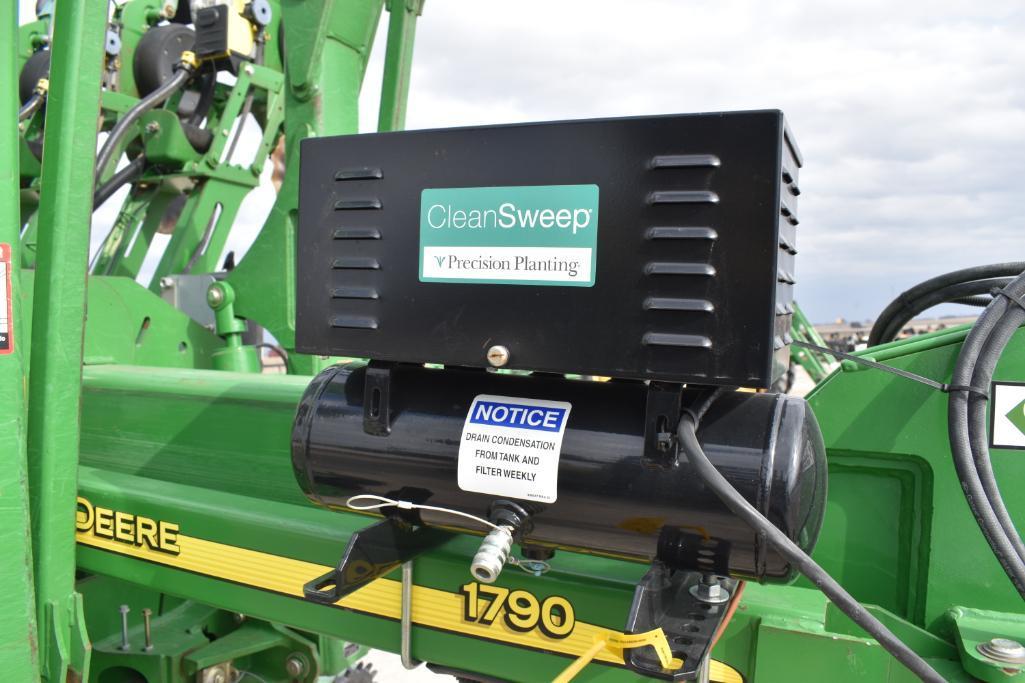 2008 John Deere 1790 CCS 16/31 planter