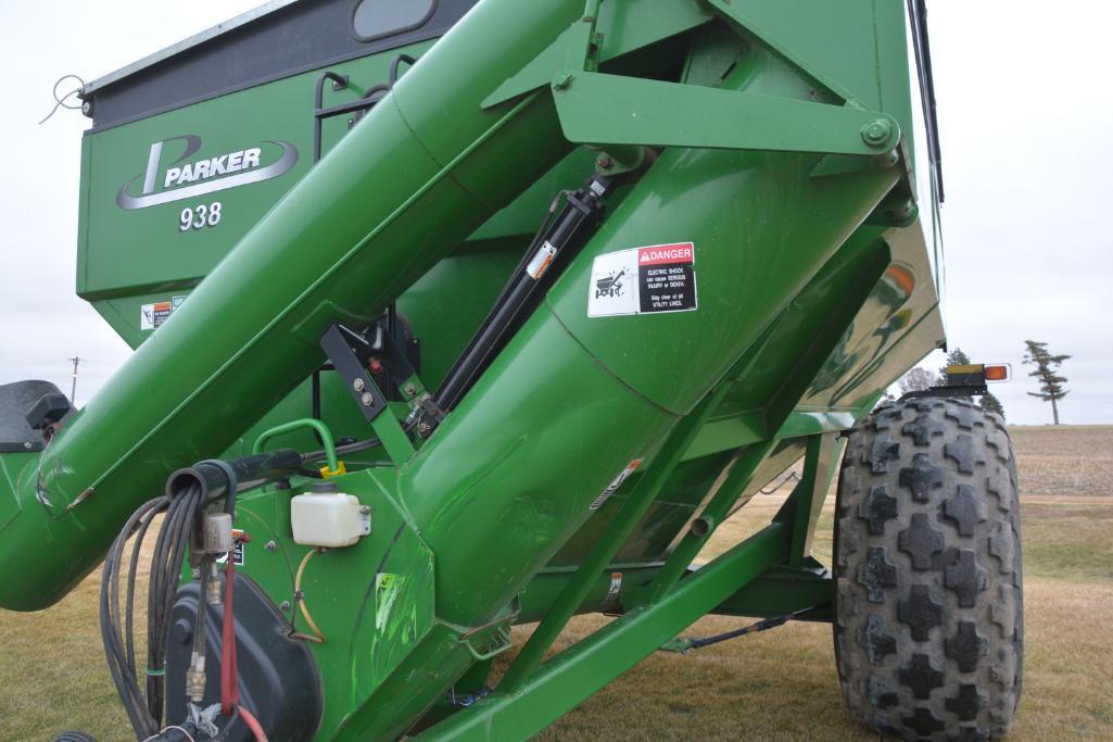 2005 Parker 938 grain cart