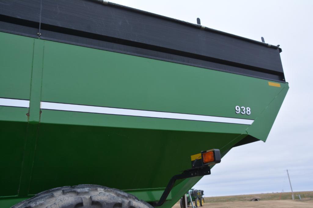 2005 Parker 938 grain cart